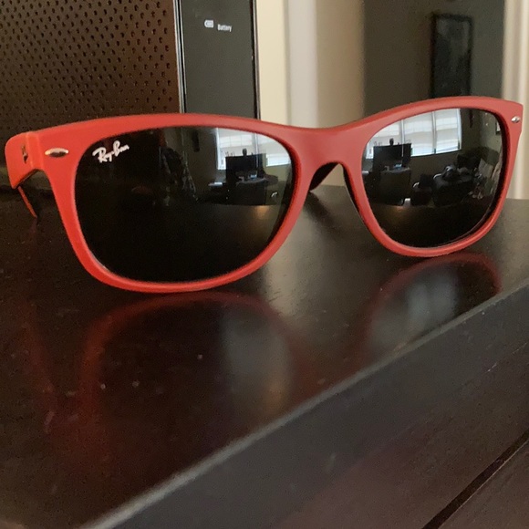 Ray Ban New Wayfarer Sunglasses - Picture 5 of 6